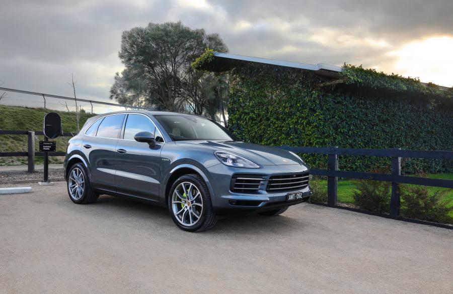  Porsche Cayenne E-Hybrid (PO536) 2018 года  (AU) (фото 1 из 12)